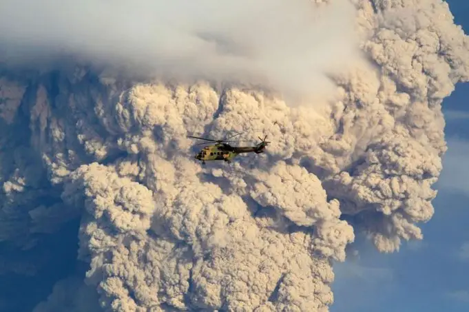 Flugzeuge unter der Gefahr eines Vulkanausbruchs — Flightradars24.de