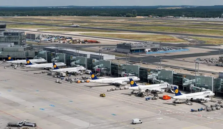 Flughafen Frankfurt Ankunft (FRA) - Flightradars24.de