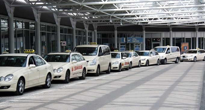 Car To Go Parken Flughafen Düsseldorf flightradars24.de