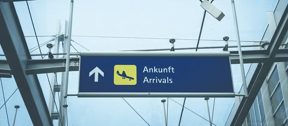 Düsseldorf Flughafen Ankunft Abholen Ausgang 1 flightradars24.de