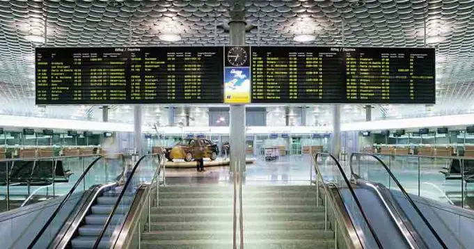 Flughafen Hannover Abflug - Tuifly Terminal flightradars24.de