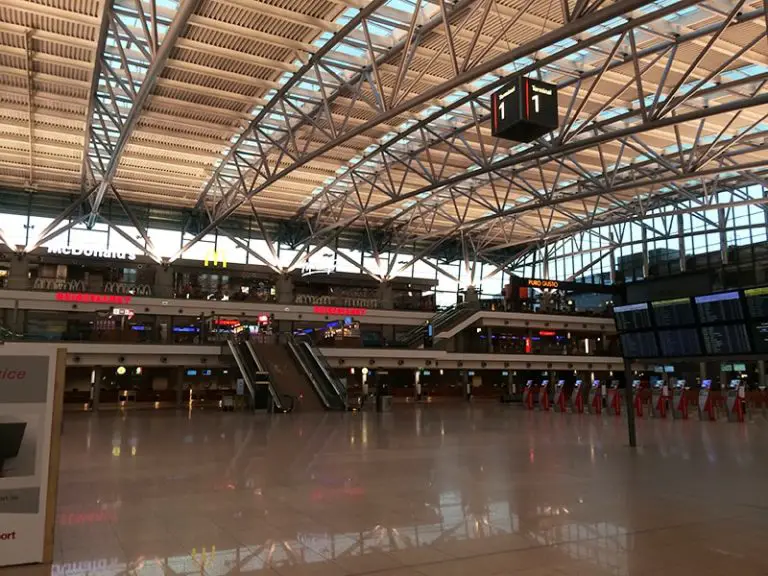 Flughafen Hamburg Ankunft Terminal 1 flightradars24.de