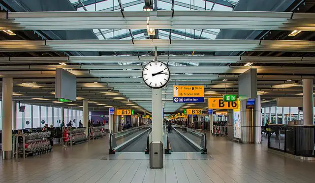 Flughafen Amsterdam Abflug Laut Aktuellem Flugplan flightradars24.de
