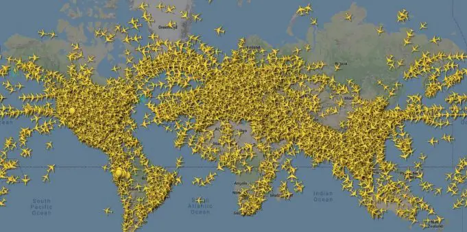 Flugbewegungen Echtzeit—alle Flüge live auf der Karte
