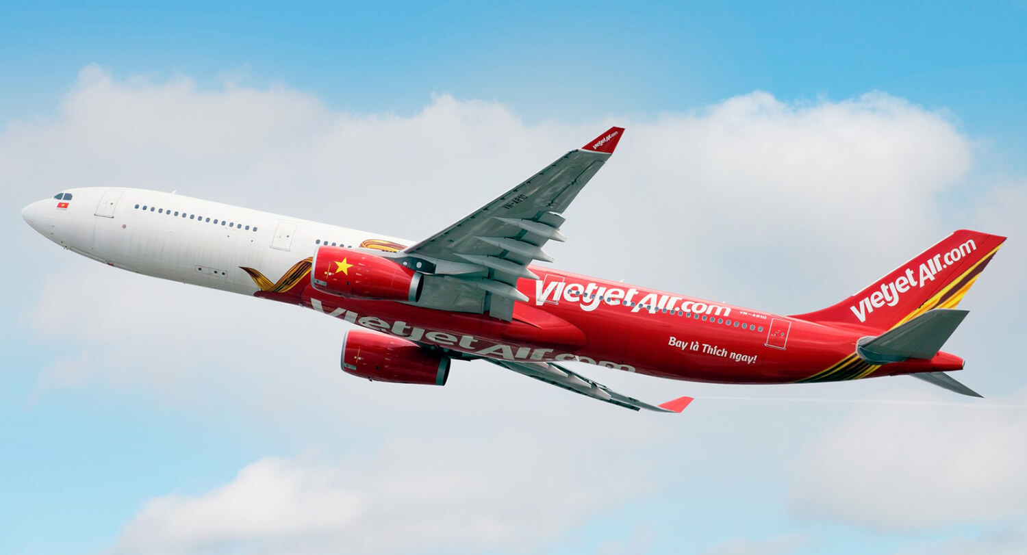 Vietjet Fluggesellschaft nimmt Flugbetrieb nach Taifun Tra Mi wieder auf