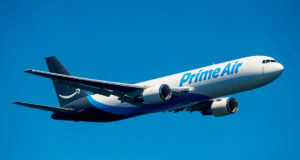 Amazon Prime-Frachtflugzeug rutscht von YVR-Landebahn