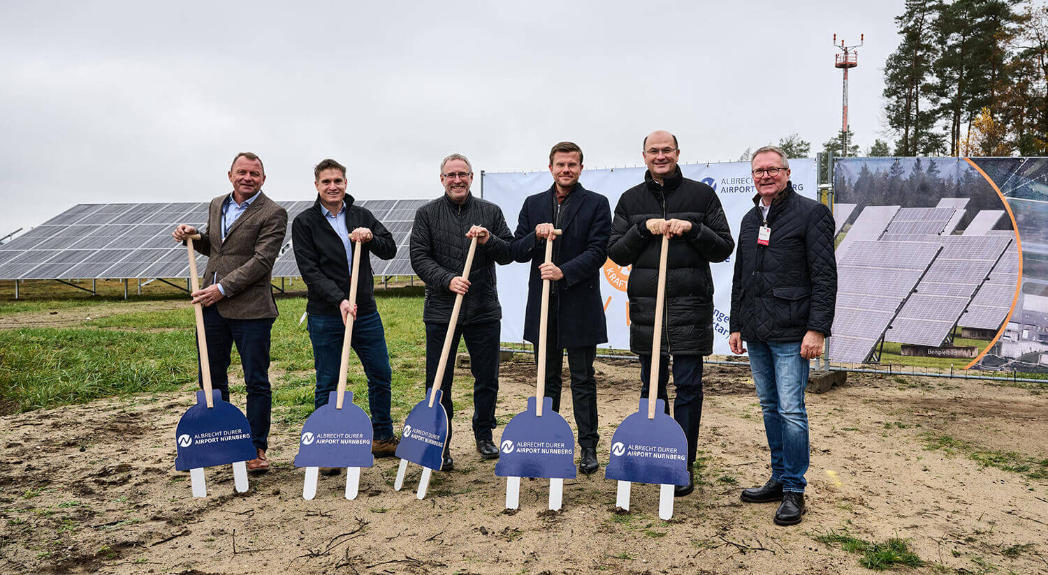  Der Bau des neuen Solarkraftwerks am Flughafen Nürnberg hat begonnen.