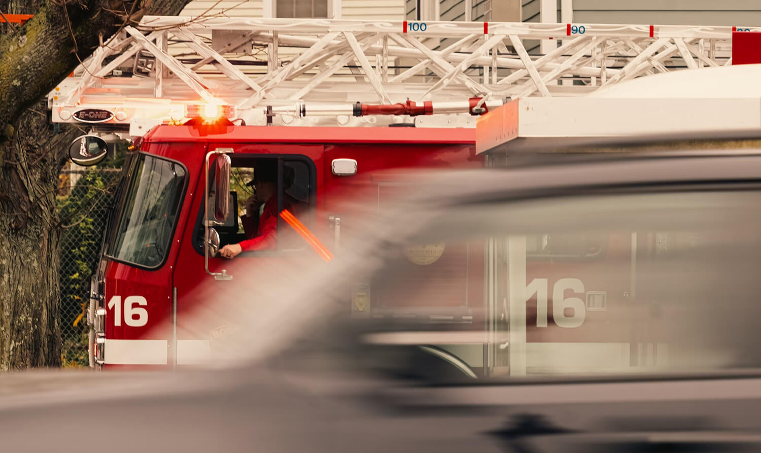 Feuerschale am Flugplatz löst nächtlichen Feuerwehreinsatz aus