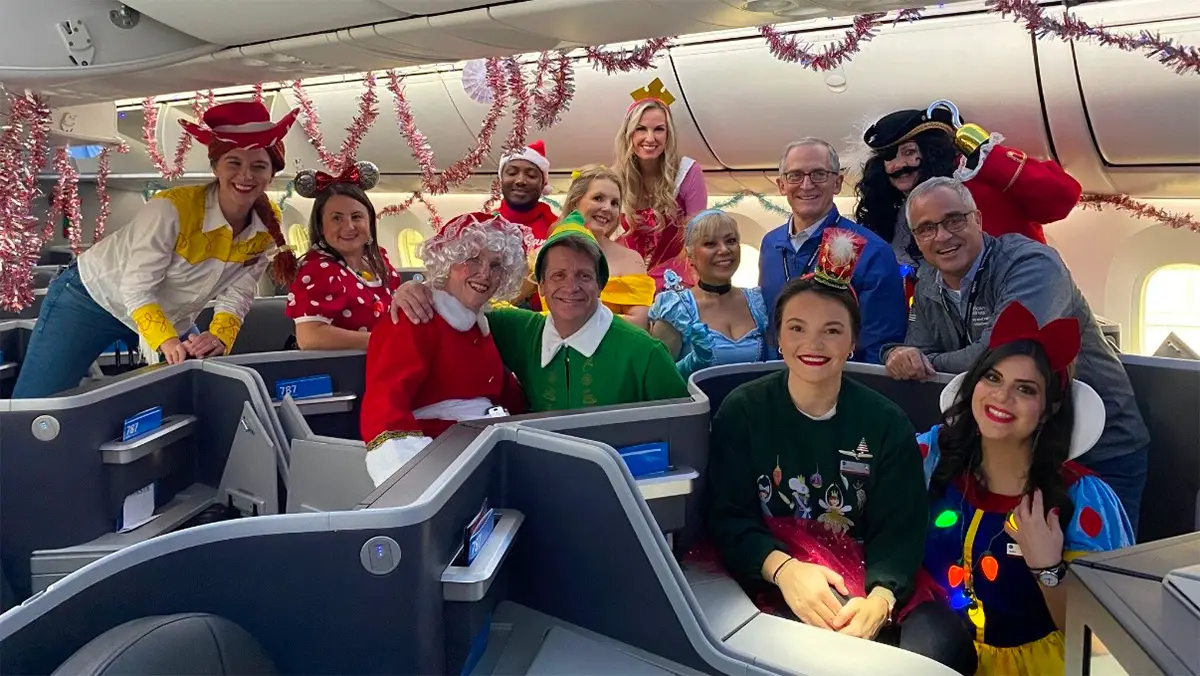 American Airlines: Snowball Express bringt Heldenfamilien nach Disney