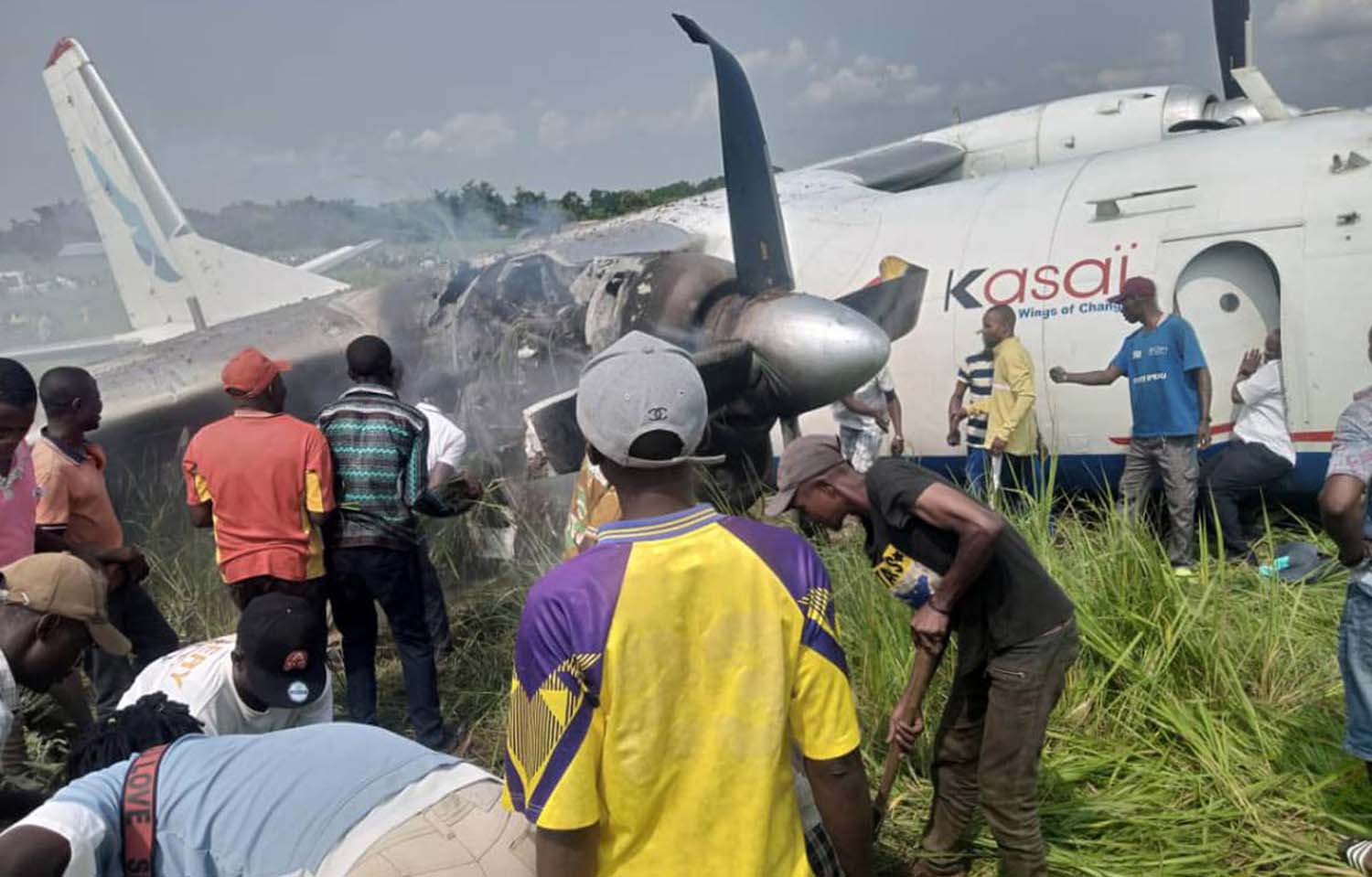 Flugzeugunfall in Kongolo: Antonov An-26 rutscht von Landebahn