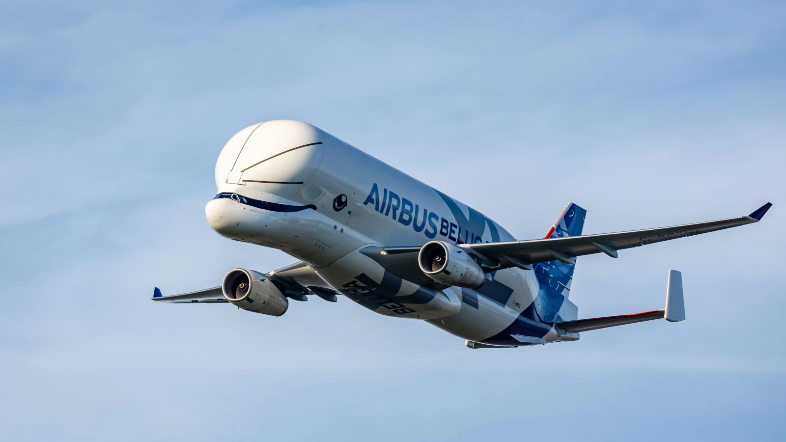 Doppelter Beluga-Flug über Europa