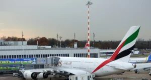 Emirates A380 am Flughafen Düsseldorf